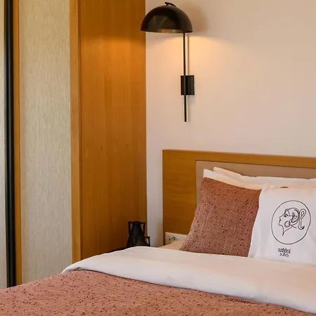 Safrani Καρτεράδος